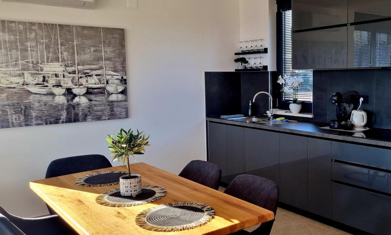 Dinary Apartman Vir Exterior foto